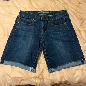 Dark wash AE stretch denim shorts